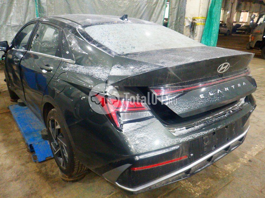 Фото Hyundai Elantra 16