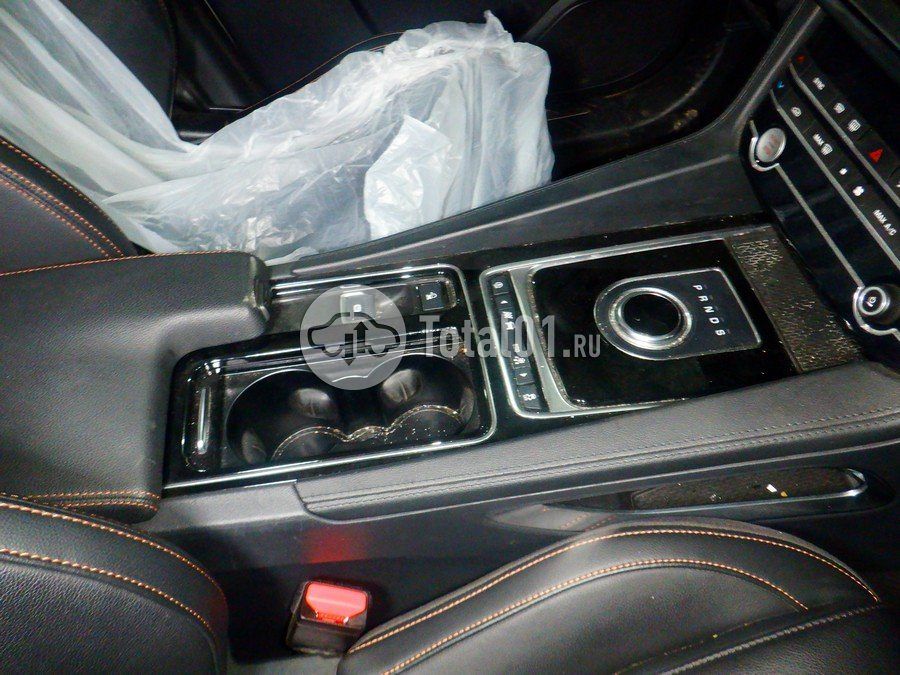 Фото Jaguar F-Pace 28