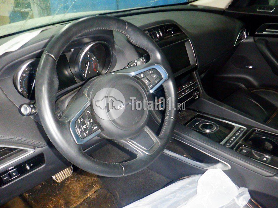 Фото Jaguar F-Pace 70