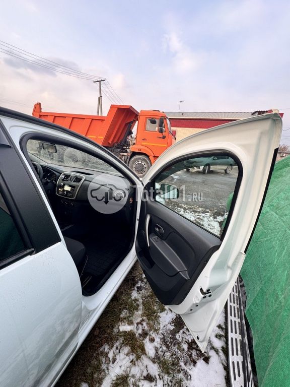 Фото Renault Logan 12