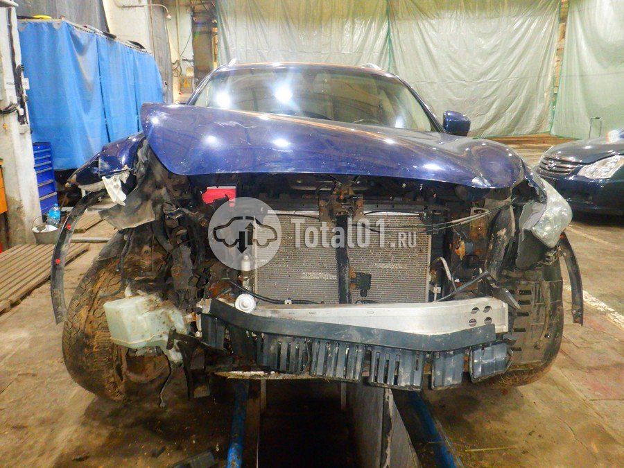 Фото Infiniti QX70 4