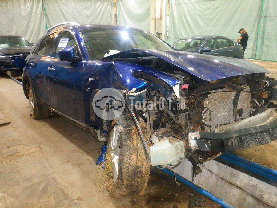 Фото Infiniti QX70 6