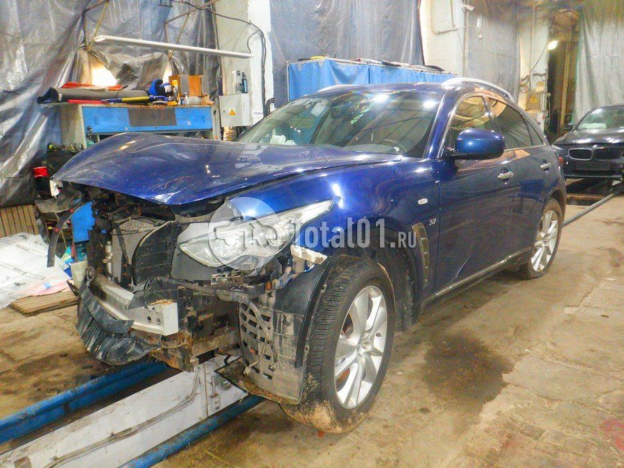 Фото Infiniti QX70 8