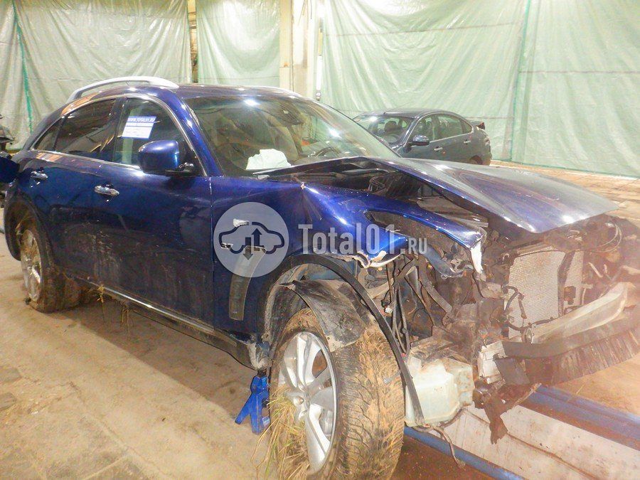 Фото Infiniti QX70 12