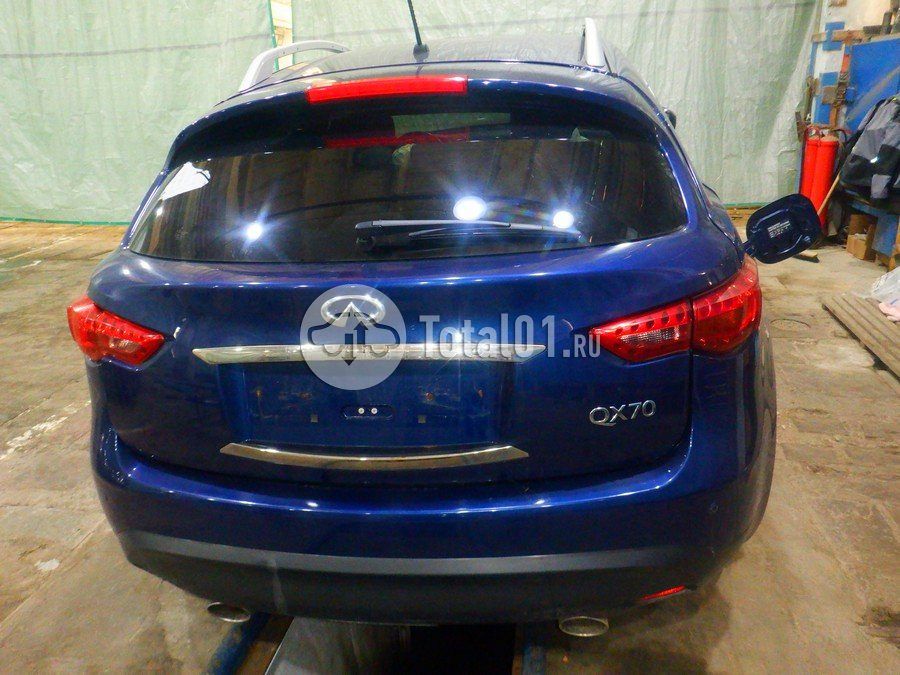 Фото Infiniti QX70 14