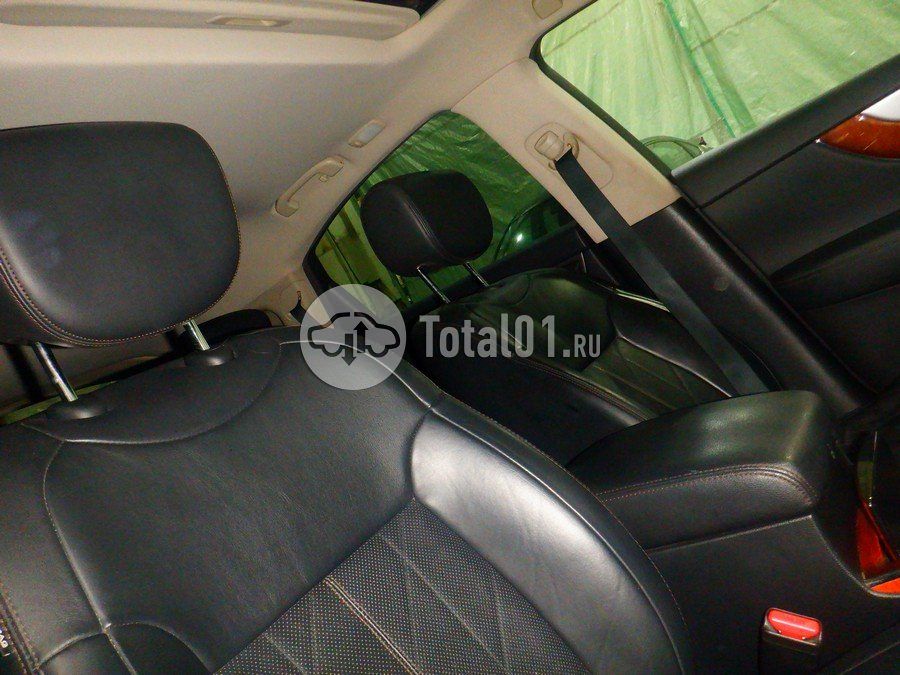 Фото Infiniti QX70 28