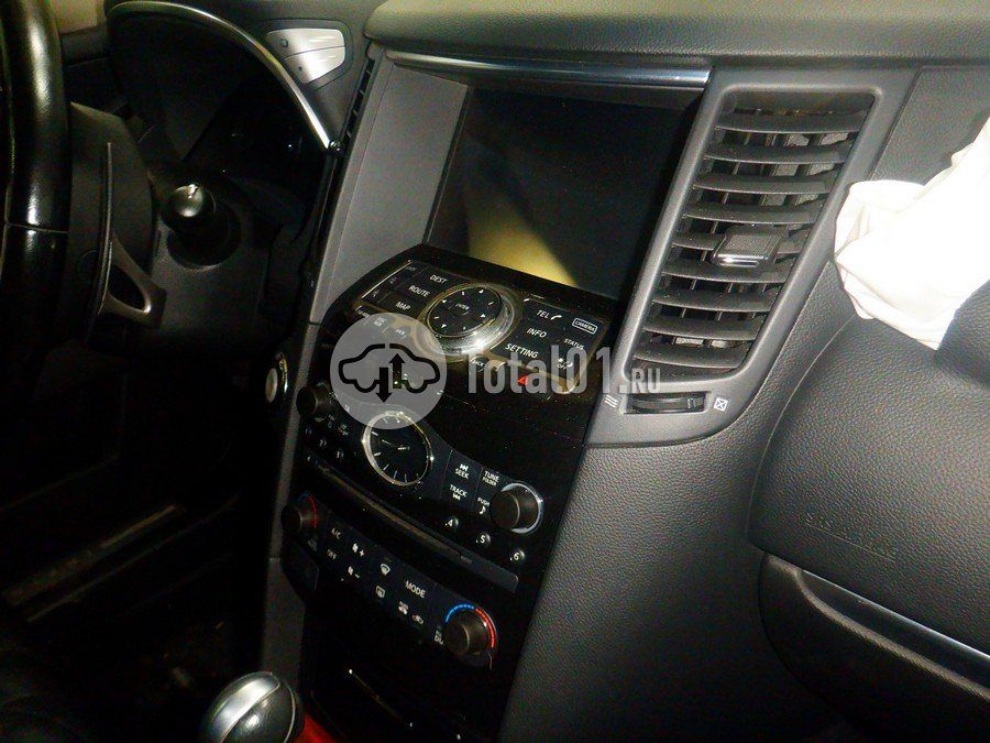 Фото Infiniti QX70 30