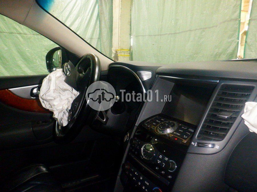 Фото Infiniti QX70 36