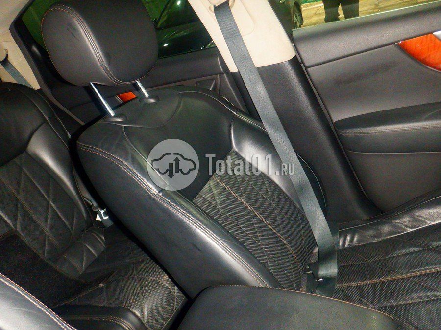 Фото Infiniti QX70 48