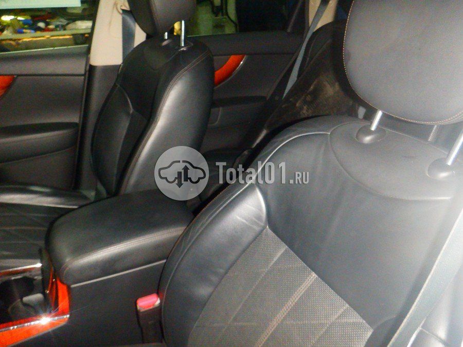 Фото Infiniti QX70 116