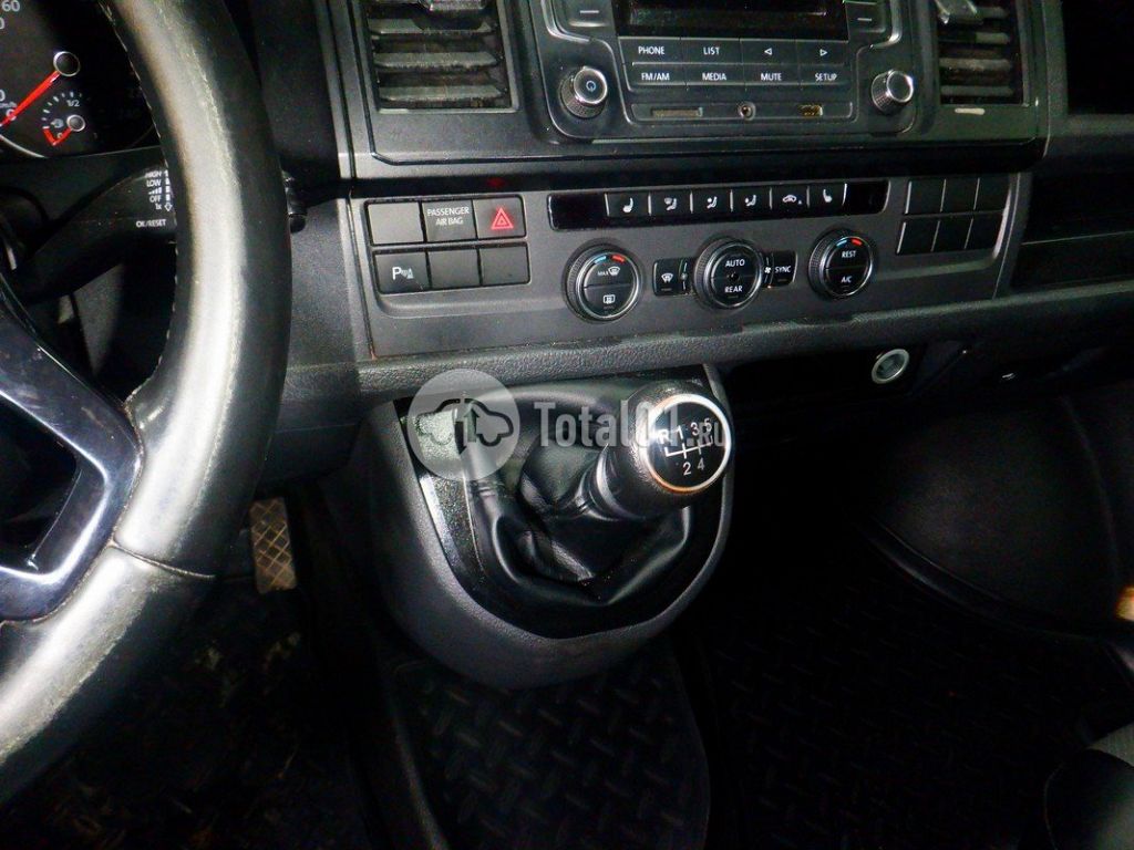 Фото Volkswagen Caravelle 64