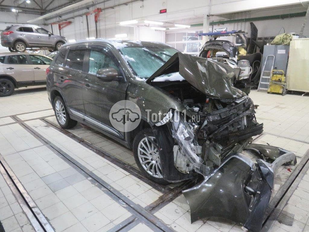 Фото Mitsubishi Outlander 4