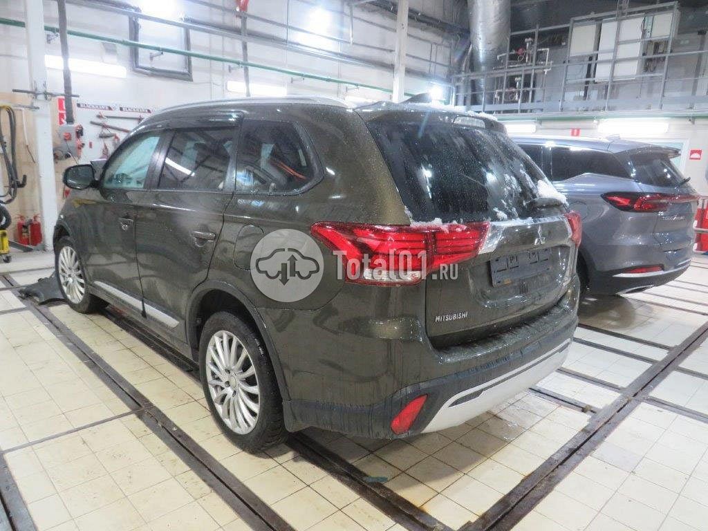 Фото Mitsubishi Outlander 6