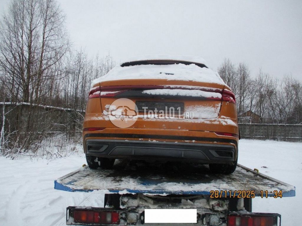 Фото Audi Q8 16