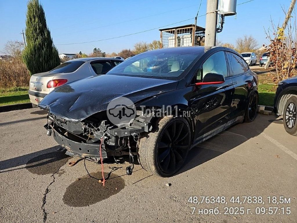 Фото Tesla Model X 12