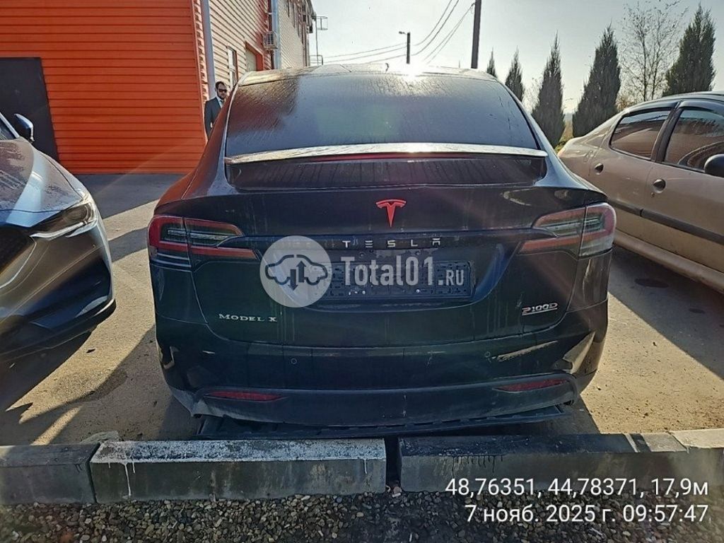 Фото Tesla Model X 18