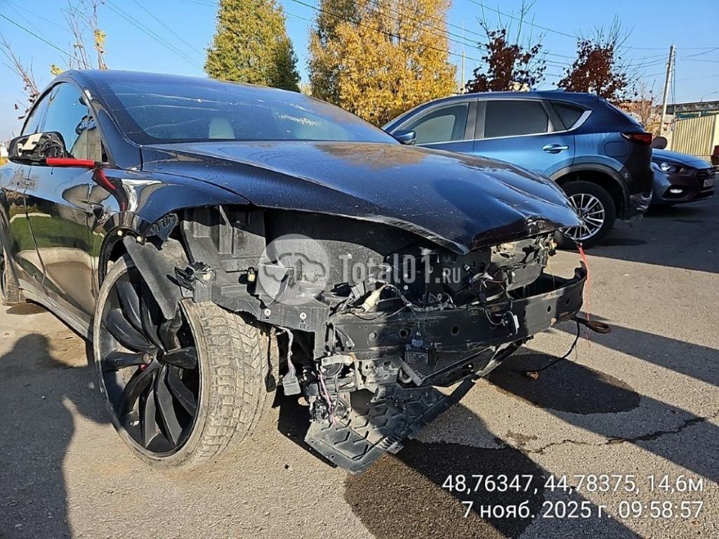 Фото Tesla Model X 26