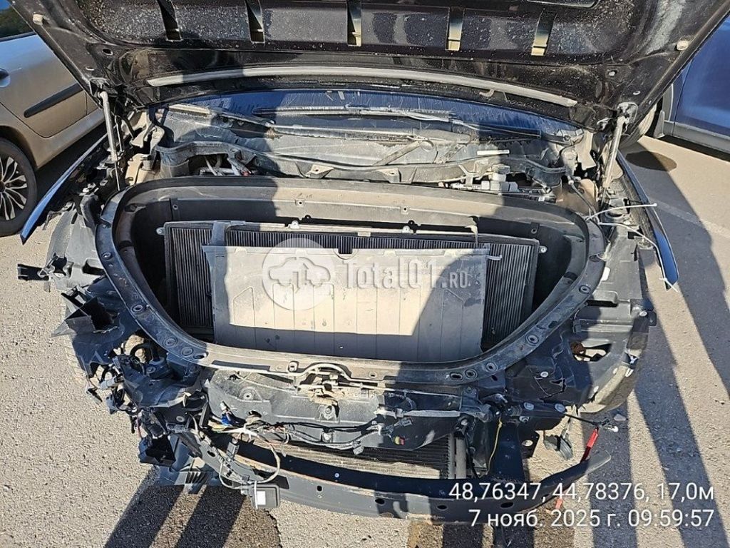 Фото Tesla Model X 38