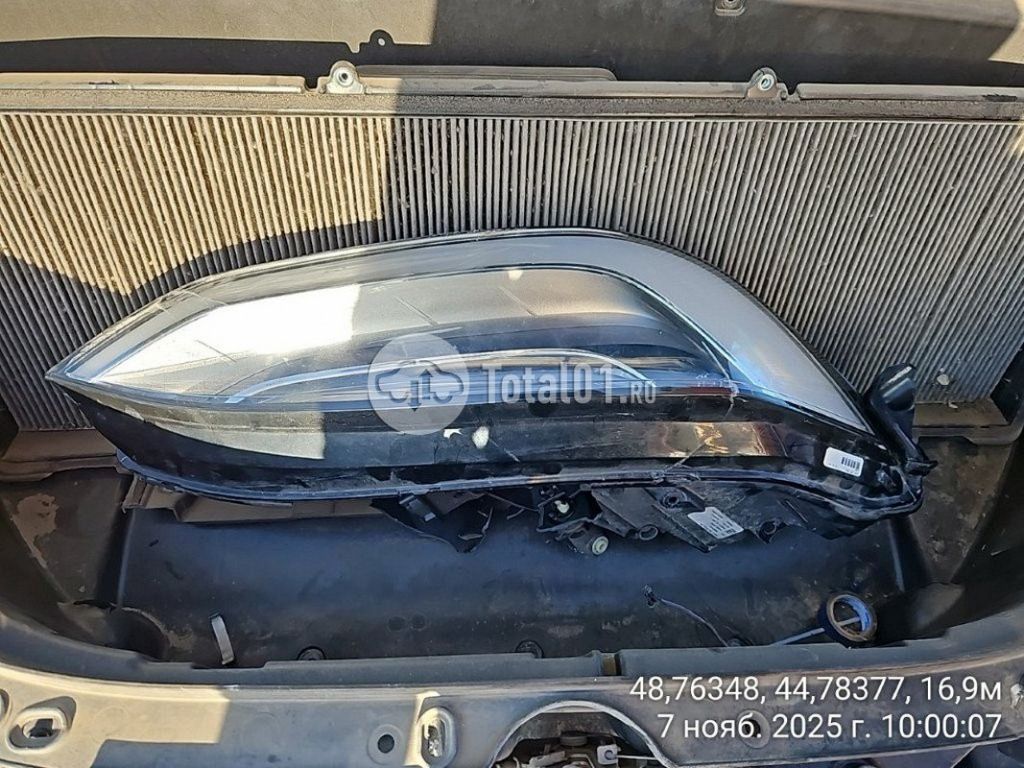 Фото Tesla Model X 40