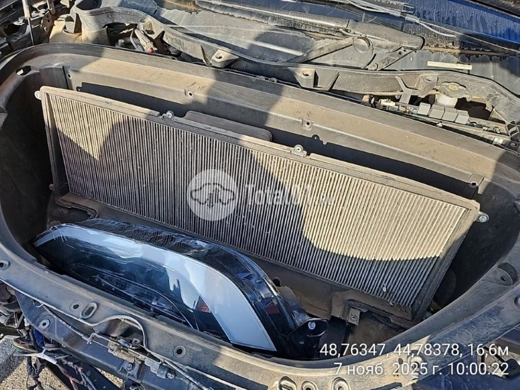 Фото Tesla Model X 44