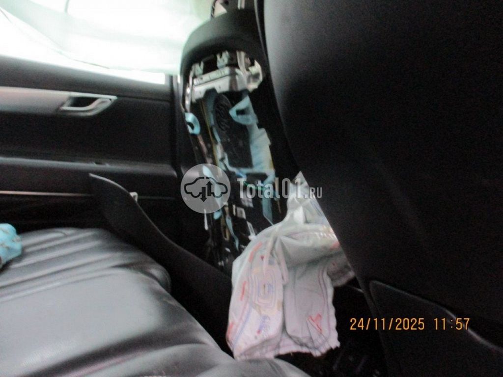 Фото Genesis GV80 56