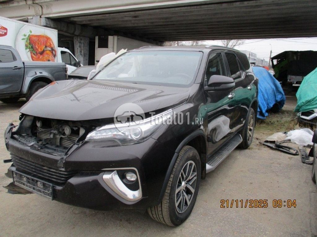 Фото Toyota Fortuner 6