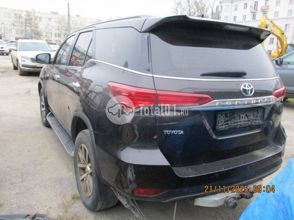 Фото Toyota Fortuner 10