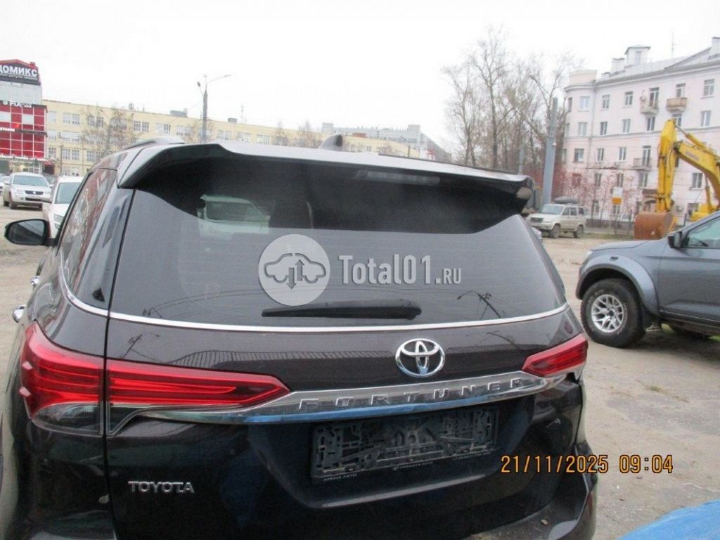 Фото Toyota Fortuner 12