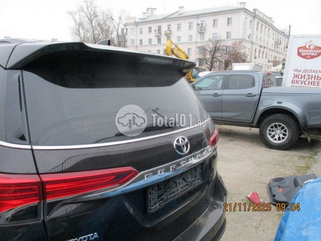 Фото Toyota Fortuner 16