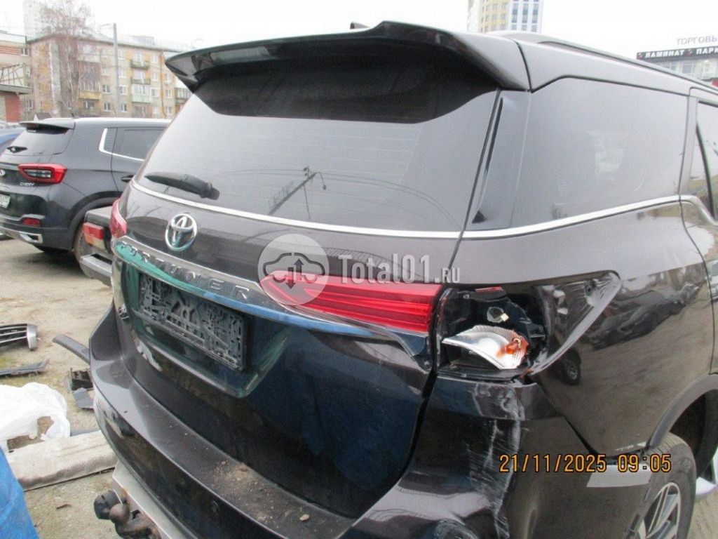 Фото Toyota Fortuner 18