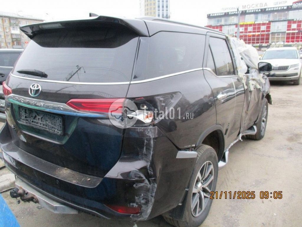 Фото Toyota Fortuner 20
