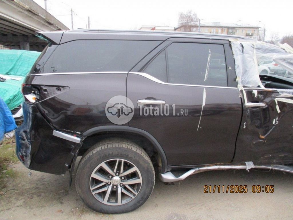 Фото Toyota Fortuner 22