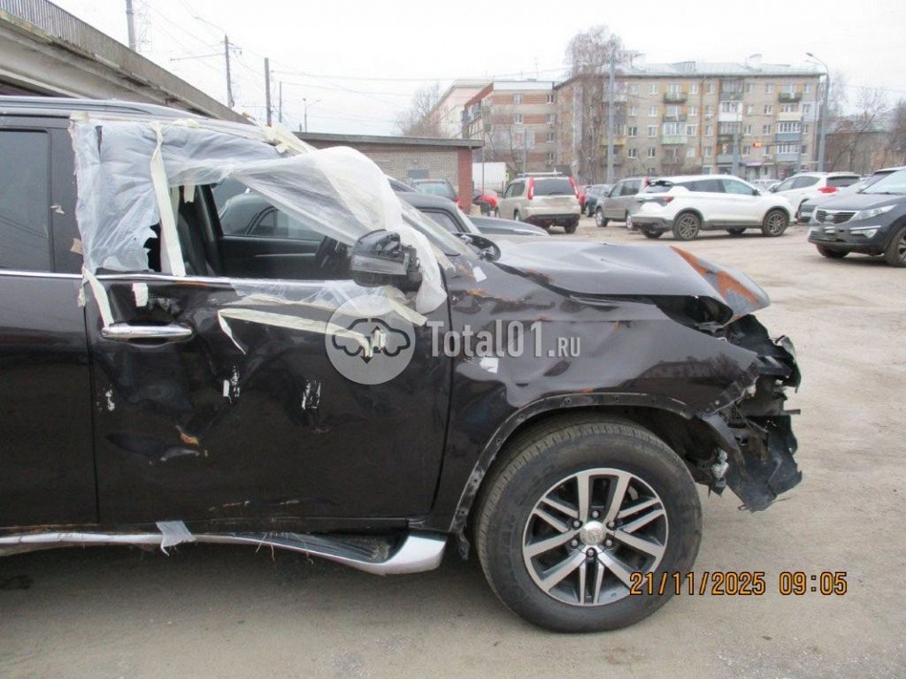 Фото Toyota Fortuner 24