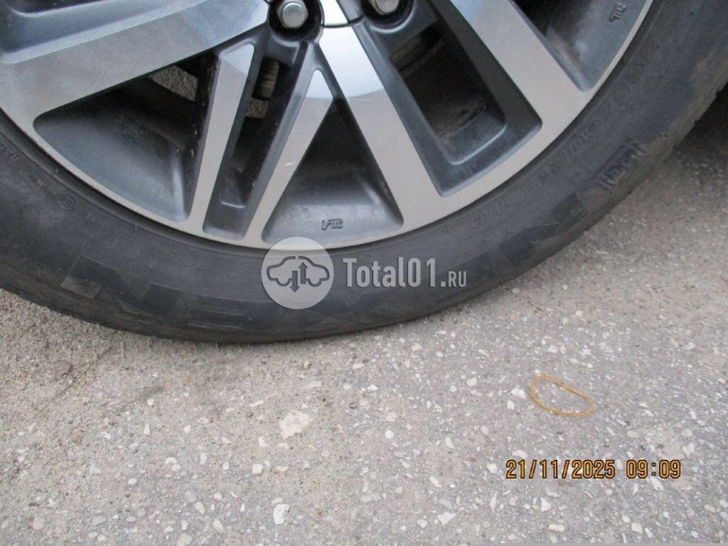 Фото Toyota Fortuner 90