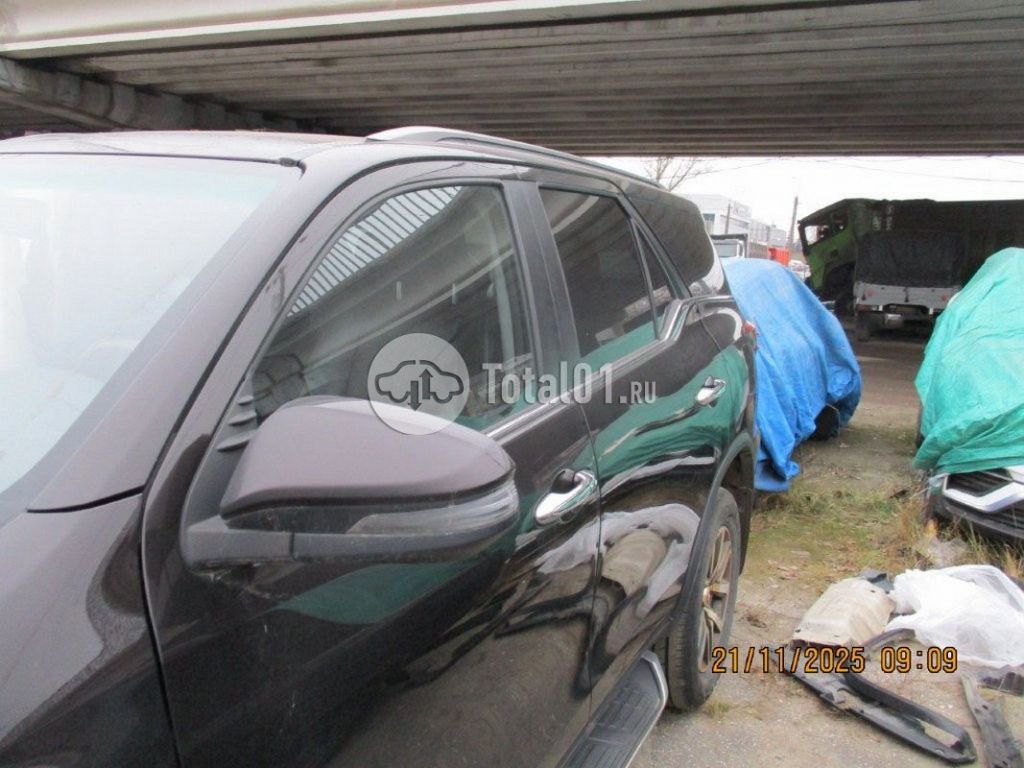 Фото Toyota Fortuner 100
