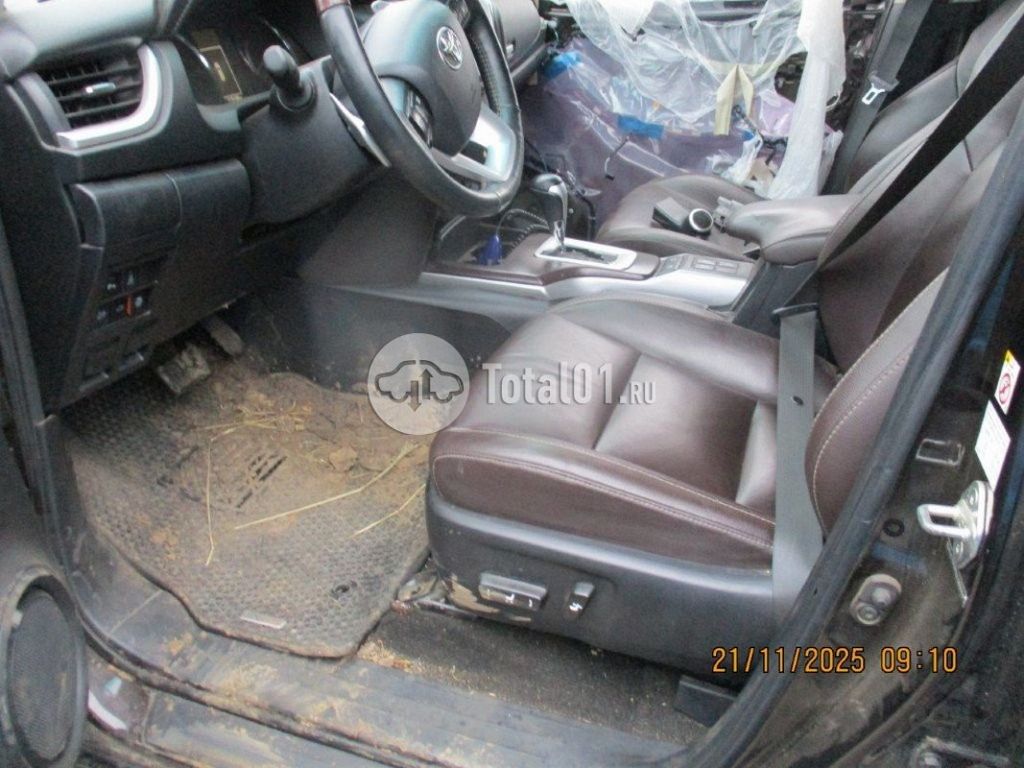 Фото Toyota Fortuner 120