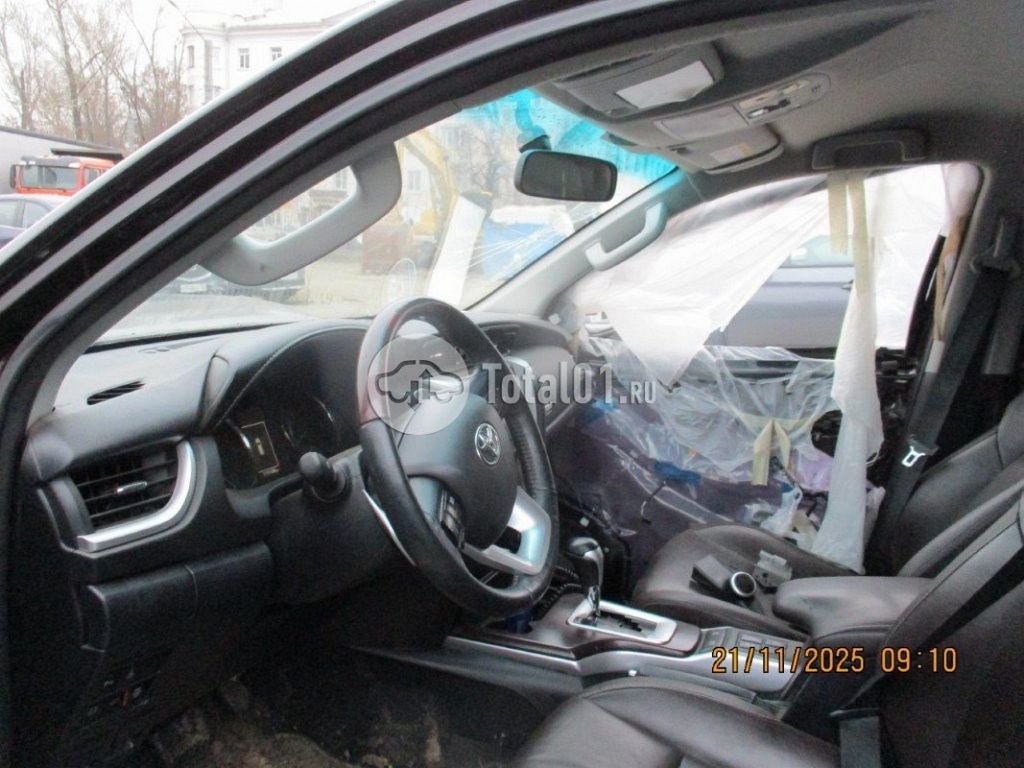 Фото Toyota Fortuner 122