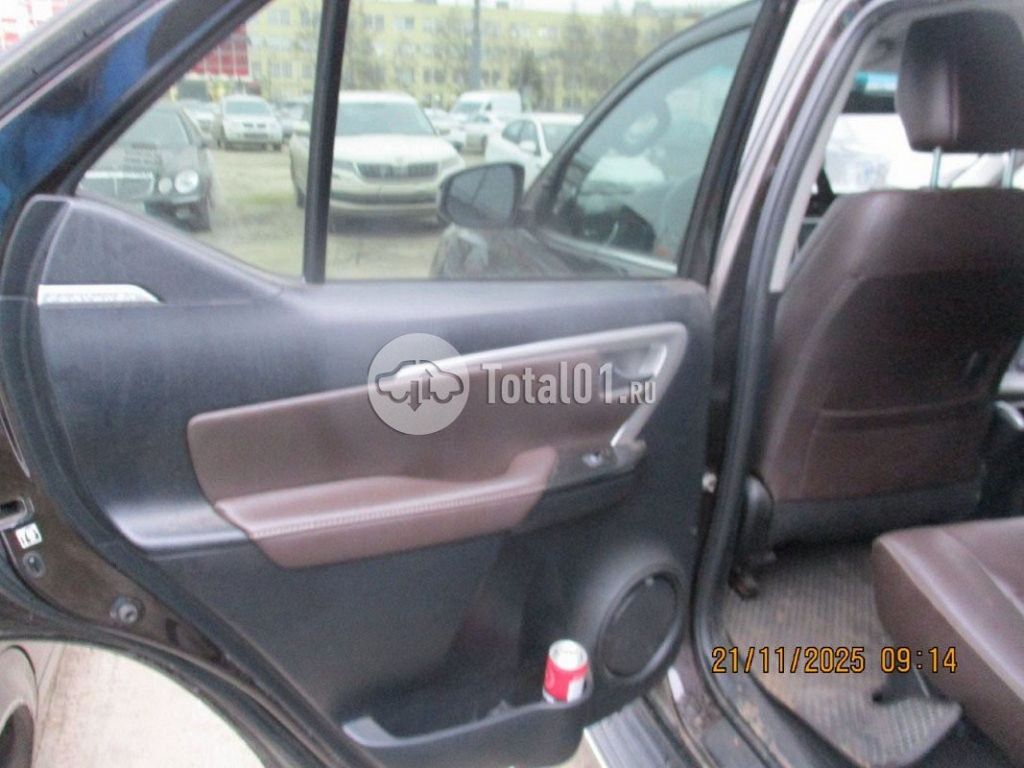Фото Toyota Fortuner 180
