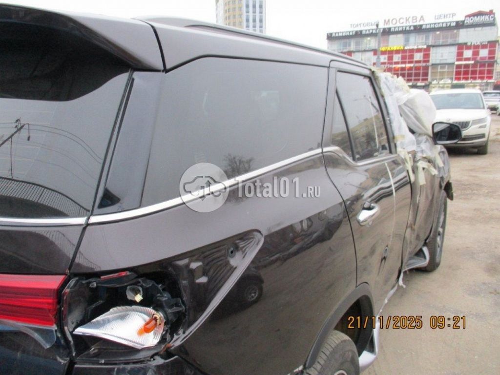 Фото Toyota Fortuner 290