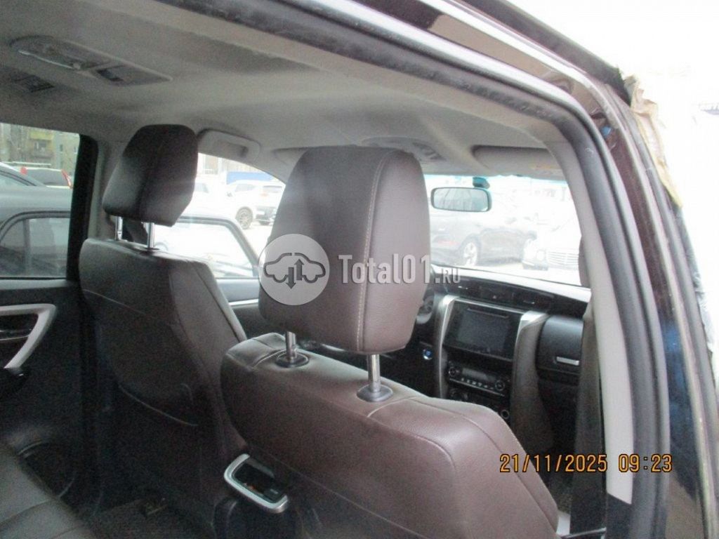 Фото Toyota Fortuner 320