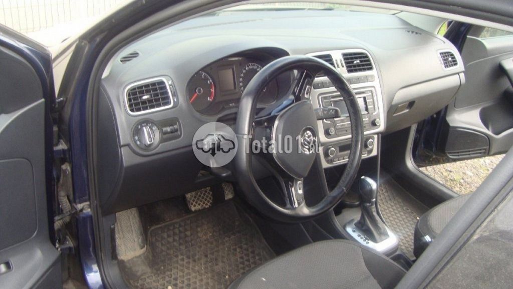 Фото Volkswagen Polo 32