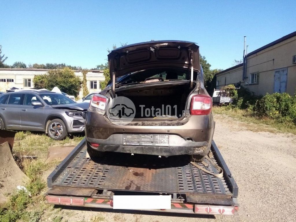 Фото Renault Logan 6