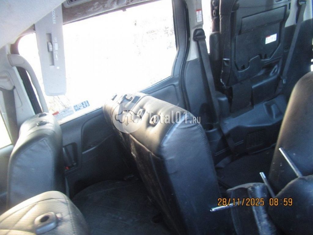 Фото Toyota Voxy 10