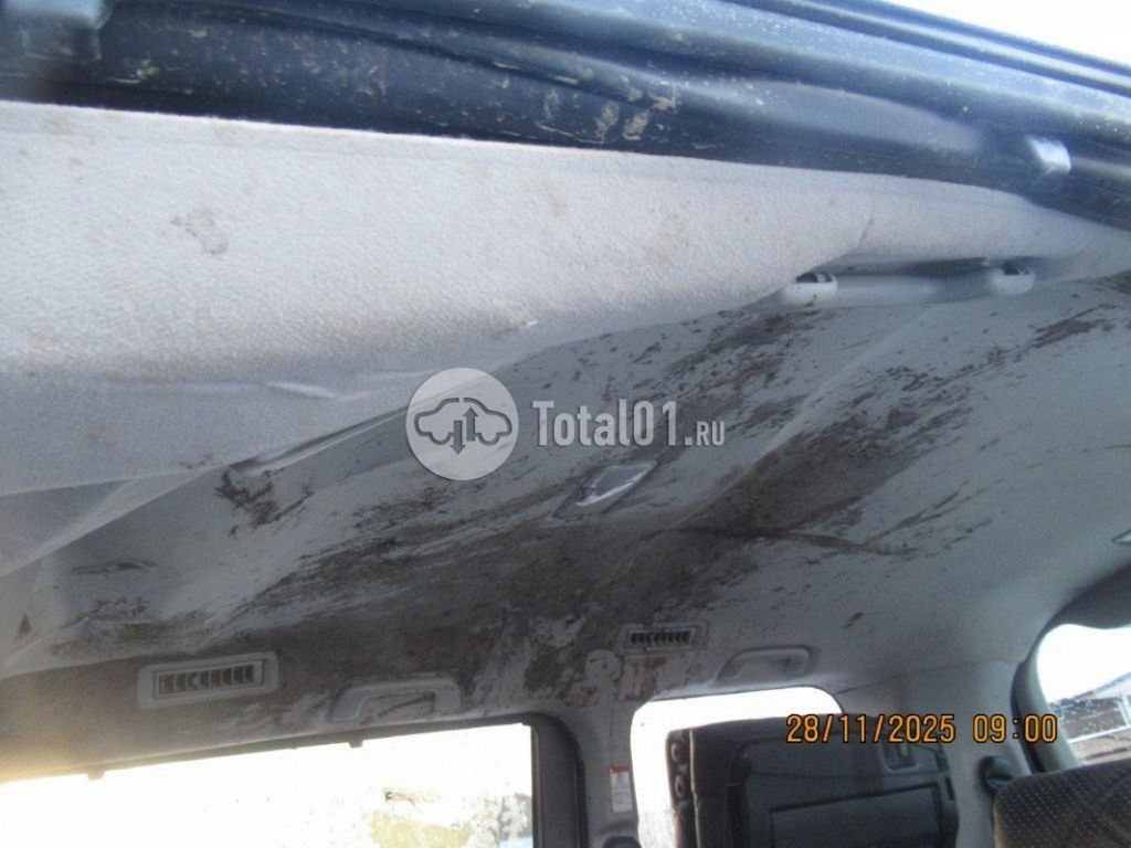 Фото Toyota Voxy 14