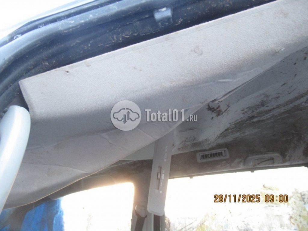 Фото Toyota Voxy 16