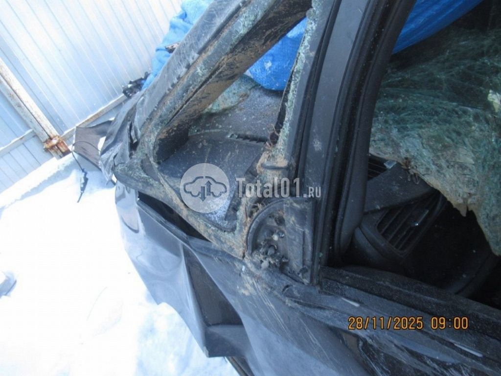 Фото Toyota Voxy 24