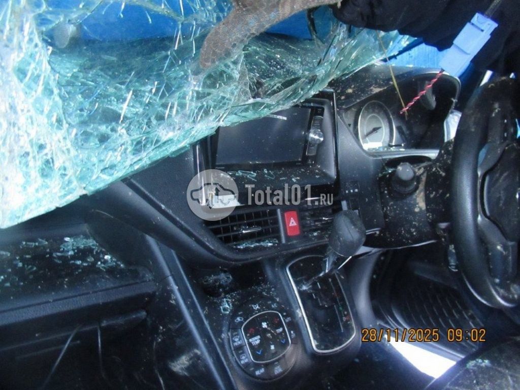 Фото Toyota Voxy 42