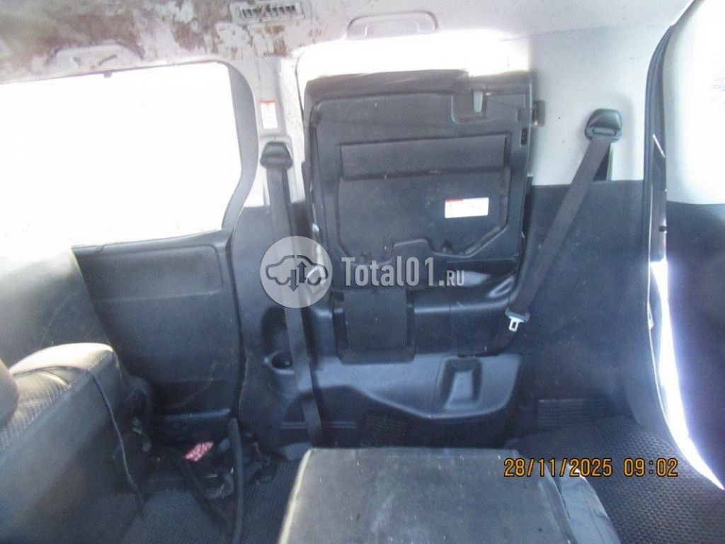 Фото Toyota Voxy 54