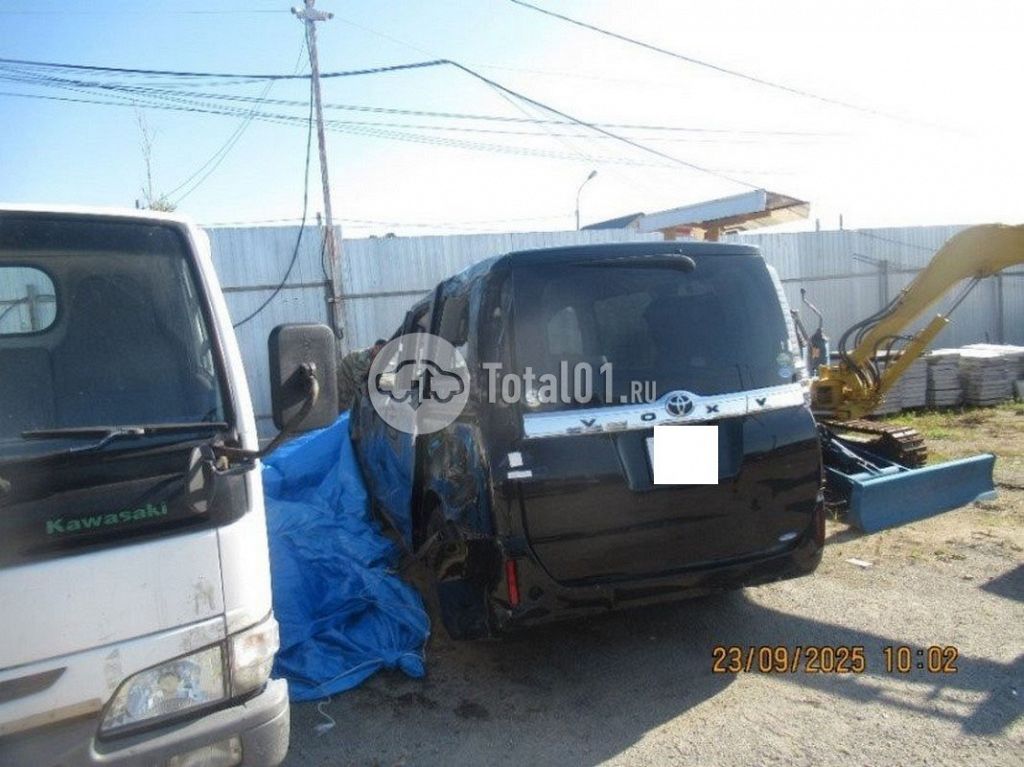 Фото Toyota Voxy 86