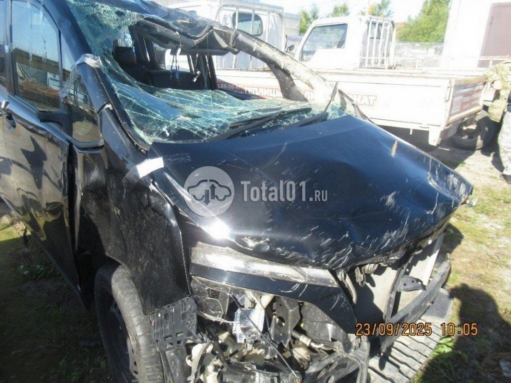 Фото Toyota Voxy 112